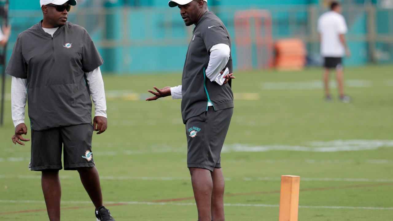 Dolphins building toward Flores' 'high expectations'
